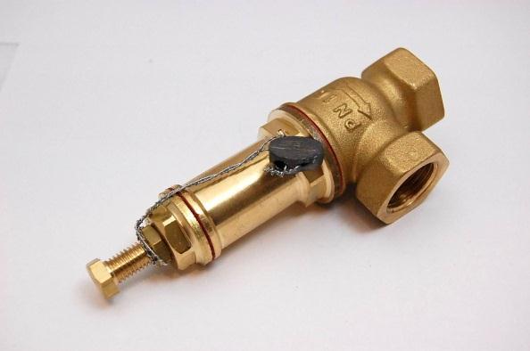 Аварийный клапан A0412 1/2" до 5 bar для парогенераторов FB/F и столов MP/F/PV