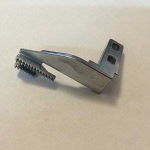 401-31337 Нижний транспортер передний на Juki MO-50E